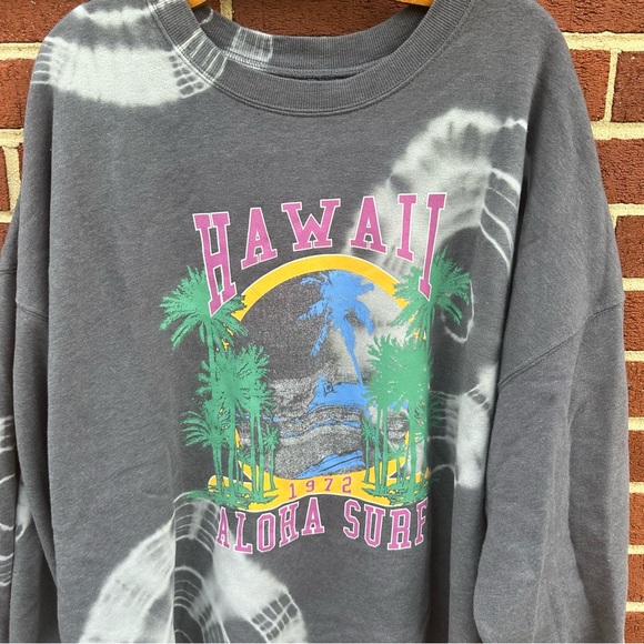 Women’s Graphic Sweatshirt - Picture 2 of 3